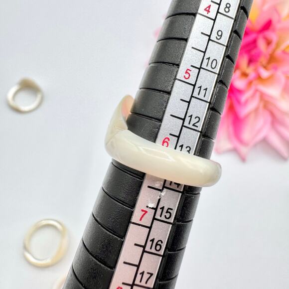 Carved Mother Of Pearl MOP Ring Lot Beachy Tropical Vacation Beach Wedding 4 Pcs - Picture 11 of 13